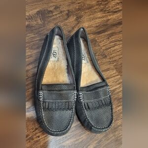 UGG Lona Sheepskin Leather Slippers/Moccasins Size 8